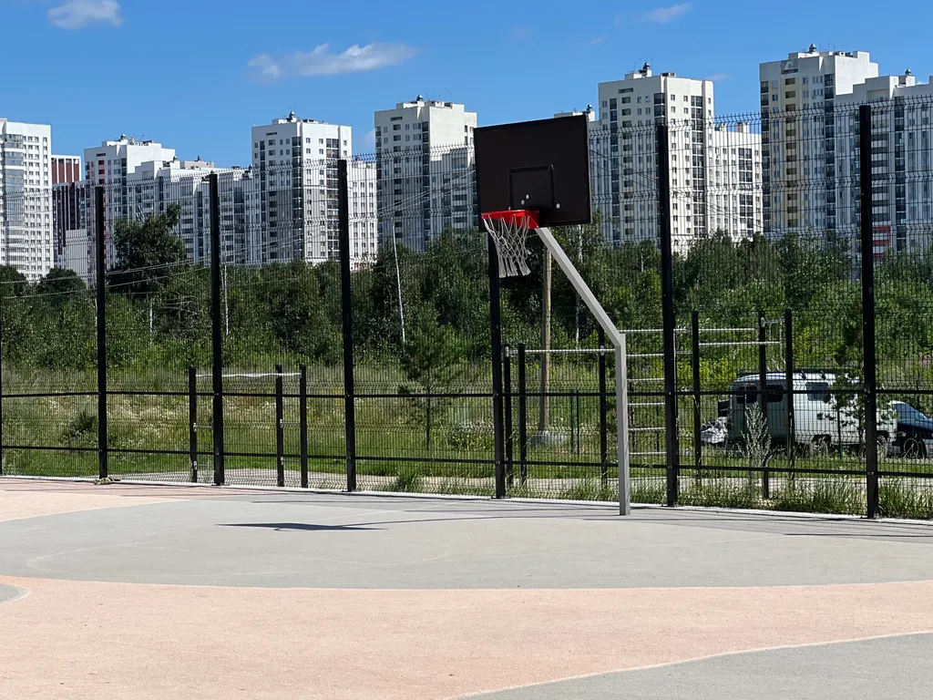 Просторная студия с лоджией и видом на город