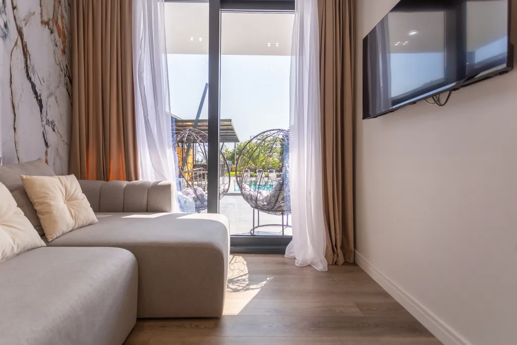 Дом у моря с бассейном