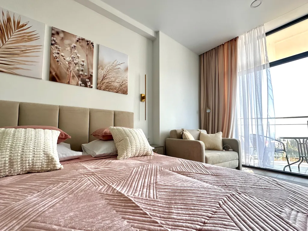 Дизайнерская студия Ls-art-sweet caramel с видом на море с 4 этажа