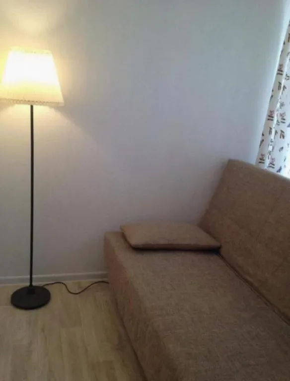 Квартира Уютная комната с диваном-кроватью и общей ванной комнатой — аренда посуточно в Уфа