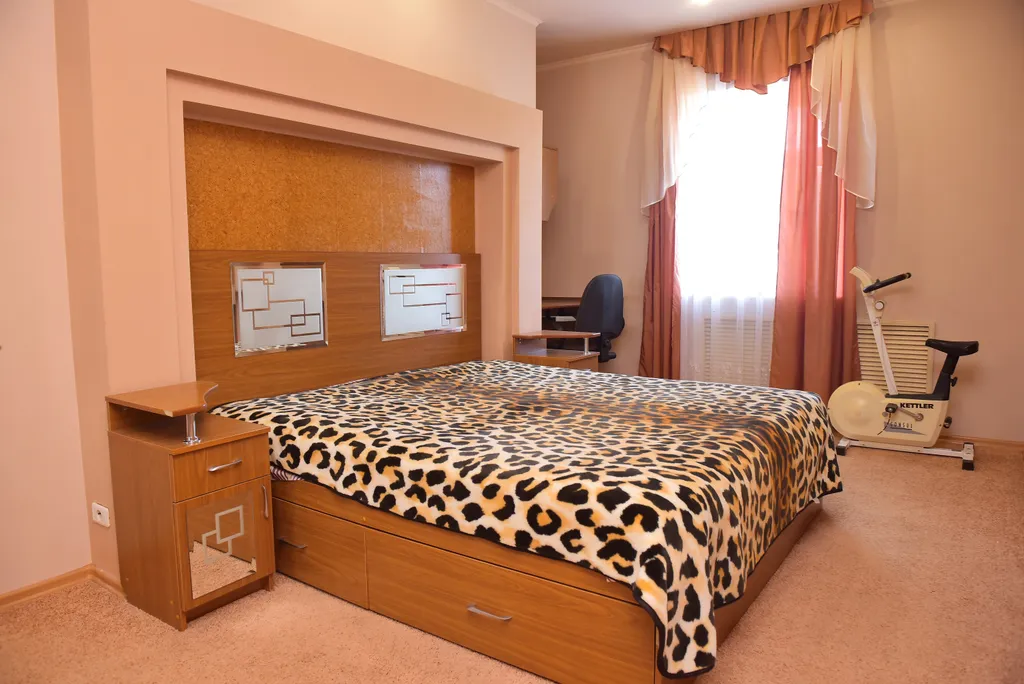 Яркая двухкомнатная квартира в центре города