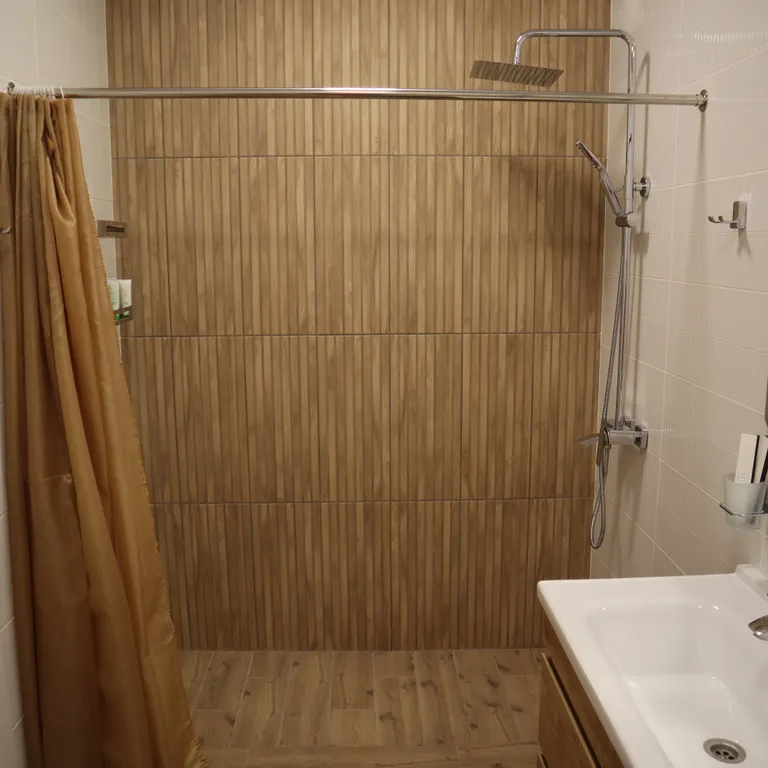 Новый дом с бамбуковой рощей