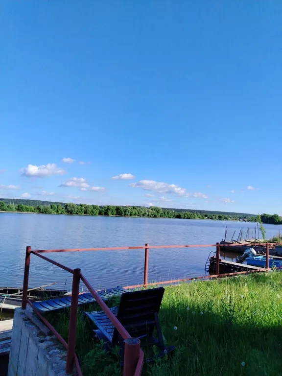 Загородный домик у воды