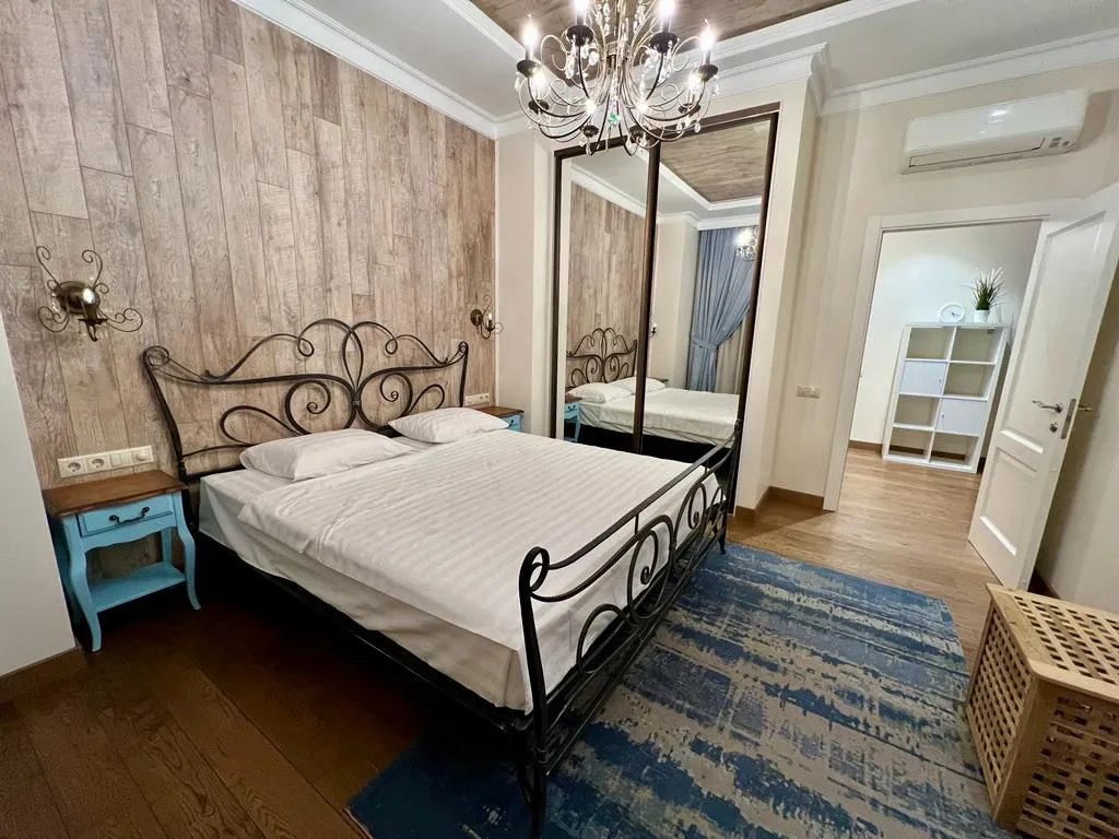 Дизайнерские апартаменты с террасой и бассейном