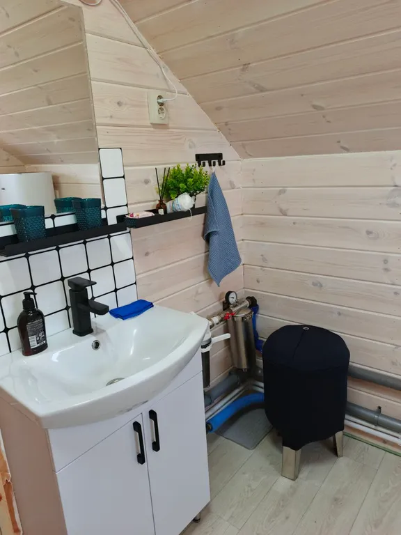 Дом с большим бассейном с видом на море