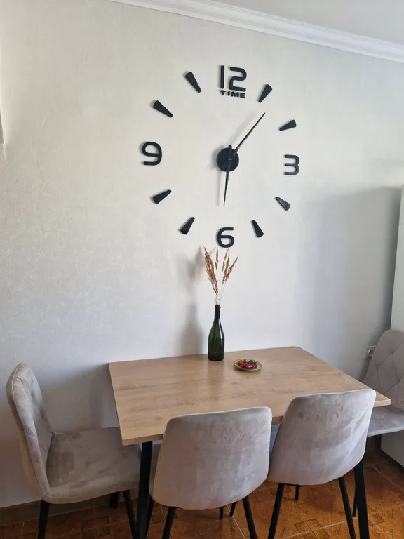 Квартира Трёхкомнатная квартира, удобное расположение! 3 отдельные комнаты. — Владикавказ