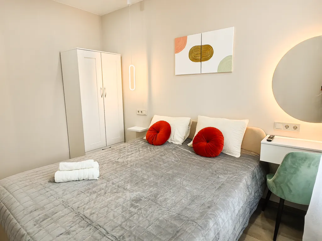 Уютные апартаменты с видом на лес и набережной у дома