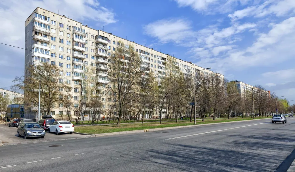 Двухкомнатная квартира с балконом у Ладожского вокзала рядом с центром