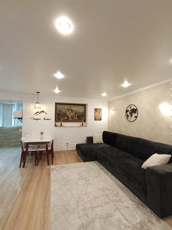 Комфортная квартира на берегу реки с живописным видом на горы