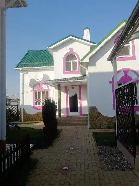 Дом для праздников возле парка Галицкого с сауной и бассейном