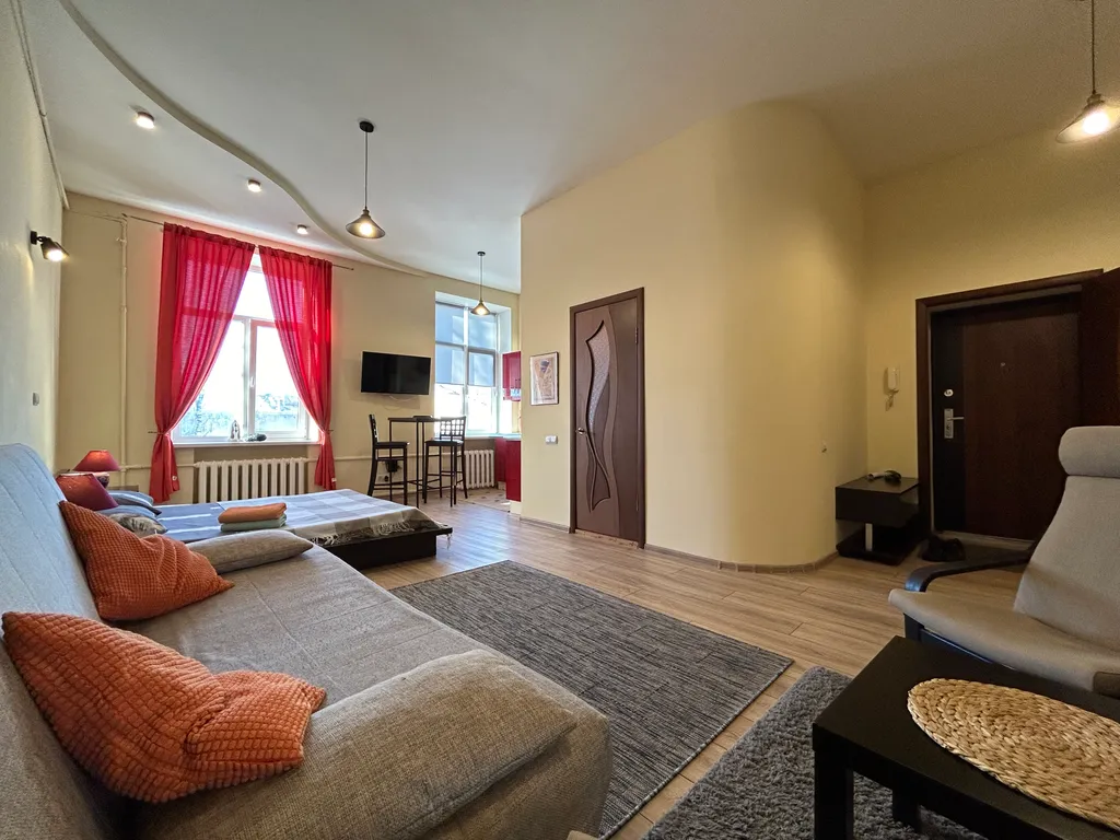 Студия возле кинотеатра Современник