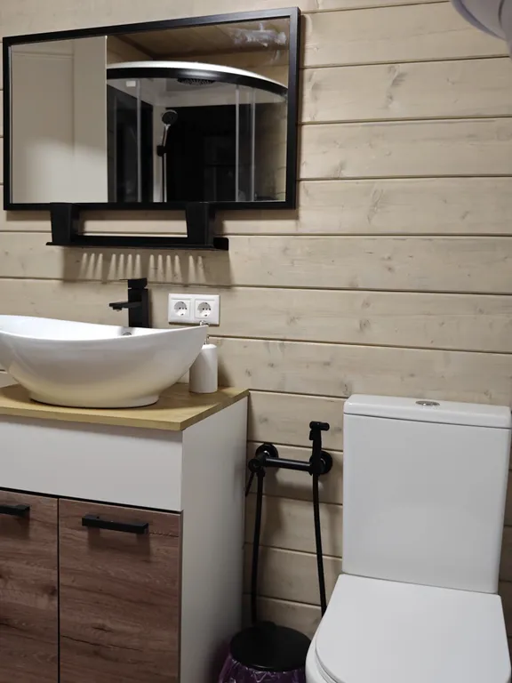 Уютный домик у леса с чаном