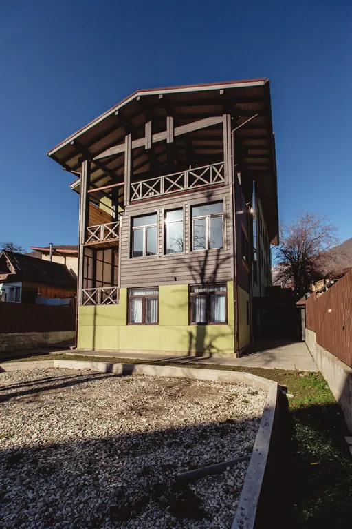 New lux apart с 3-спальнями в центре поляны