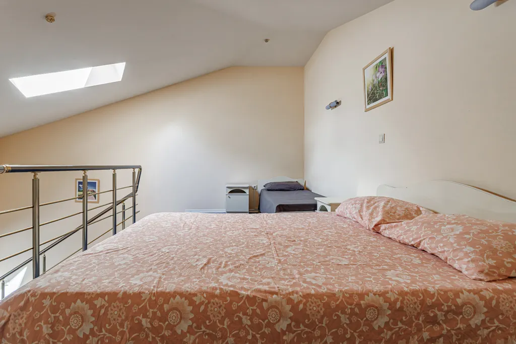 Большой двухэтажный номер с балконом и джакузи