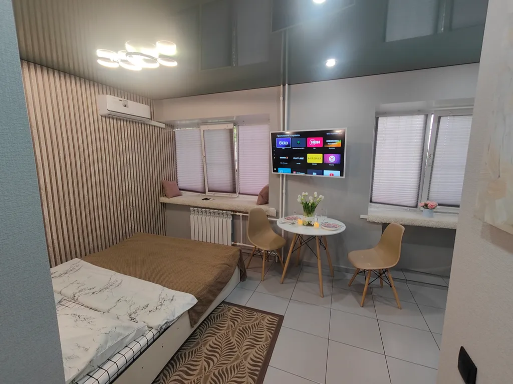 Квартира Потрясающая Студия напротив Политеха, терминала в центре Нефтяников — Омск