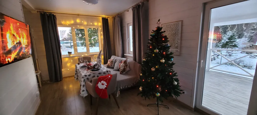 Уютный дом с банным домиком рядом с лесом