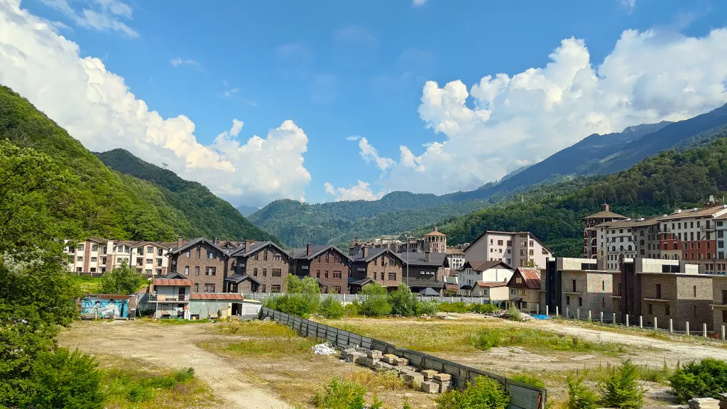 Новый апартамент с балконом и волшебной панорамой гор. Живите в сказке