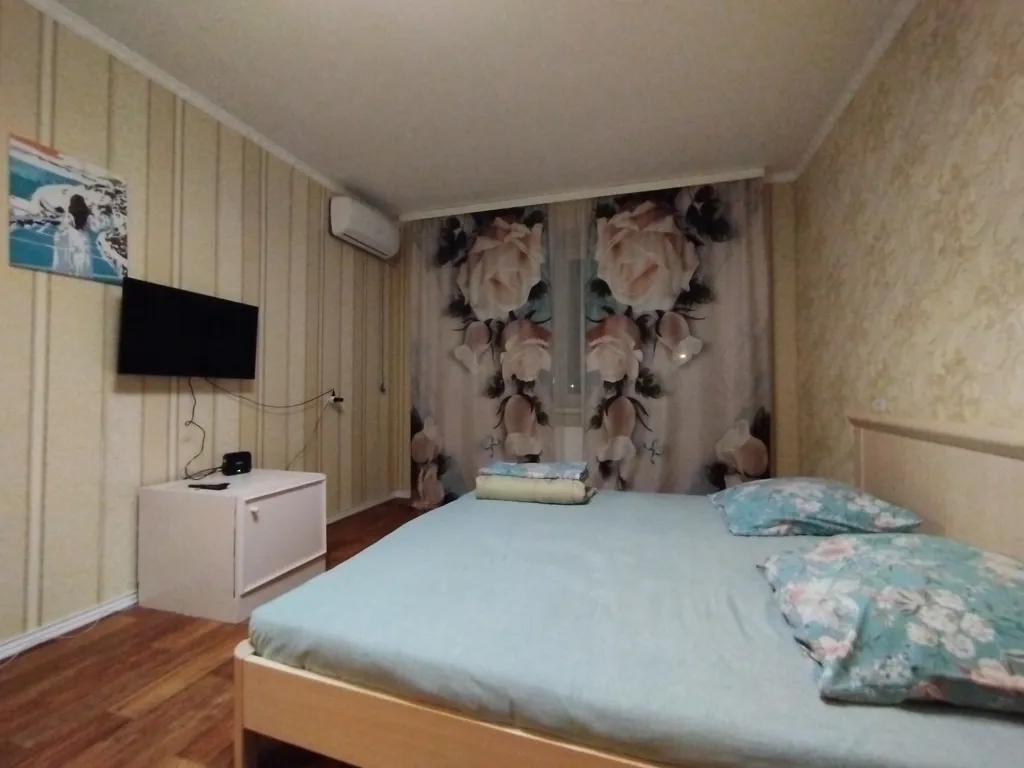 Большая однокомнатная квартира в центре города — аренда посуточно в Энгельс