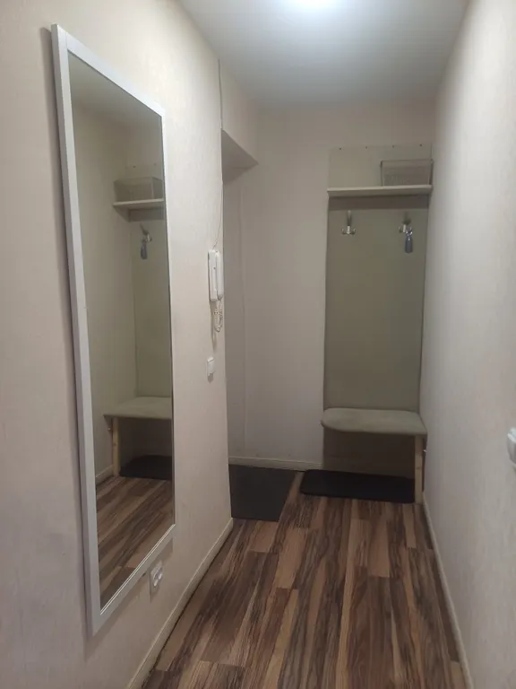 Всё рядом, ЖД вокзал, магазины, остановка