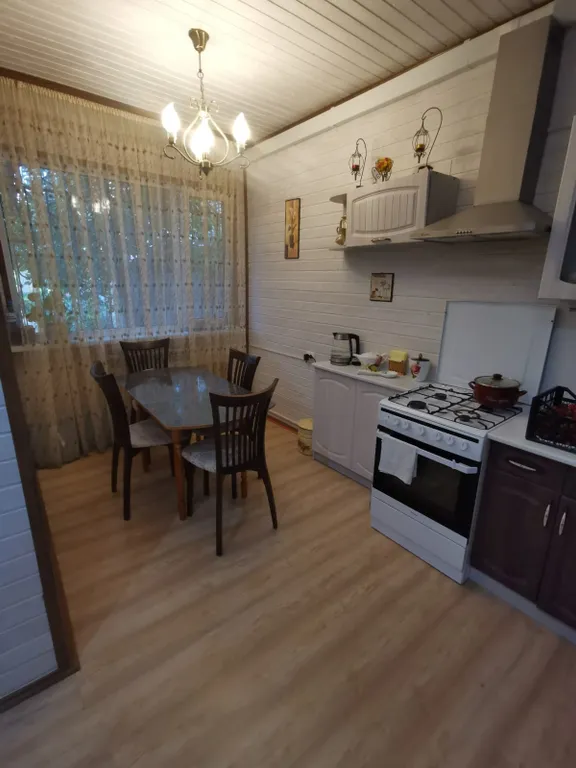 Дом с беседкой