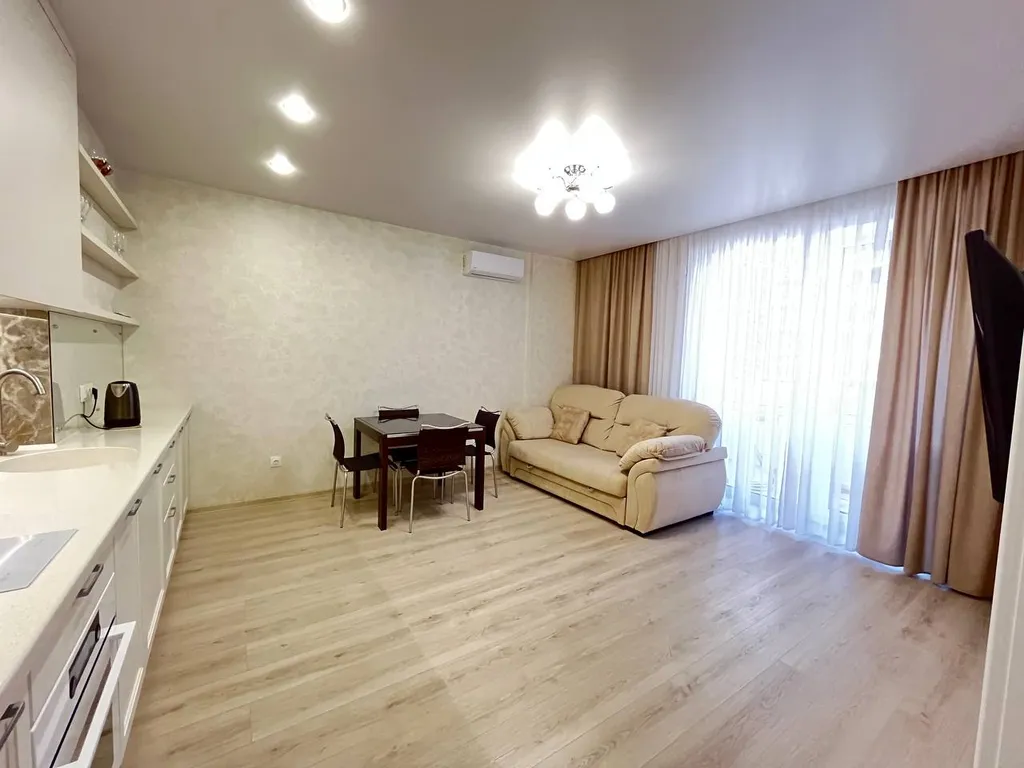 Трехкомнатная квартира-студия в центральном районе