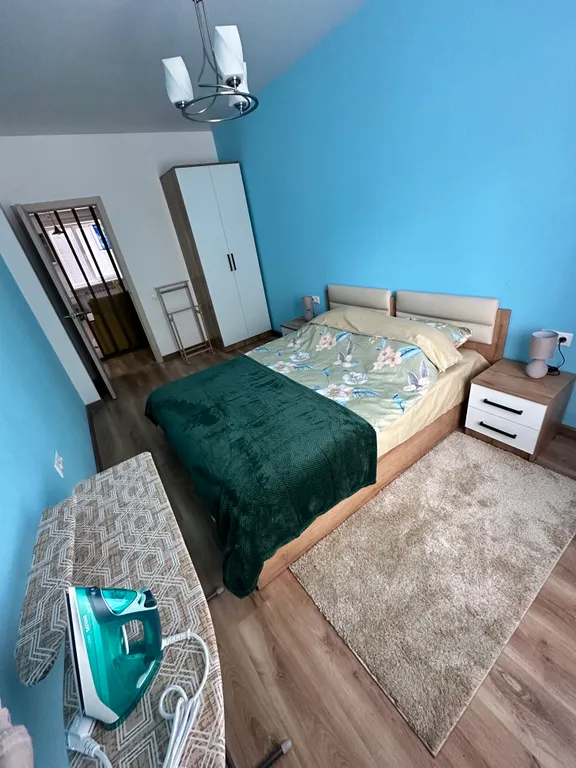 Просторная квартира с отдельным входом возле гипермаркета Перекресток