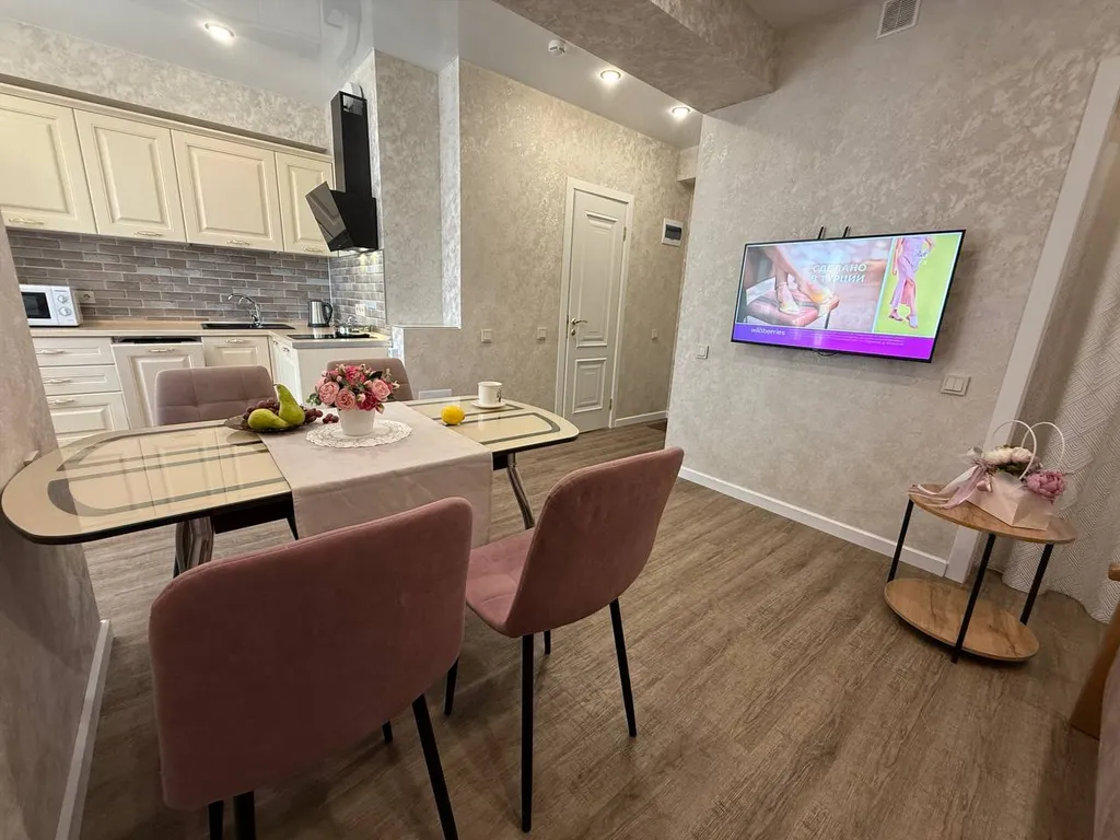 Просторная квартира рядом с видом на море, зона отдыха и бассейн