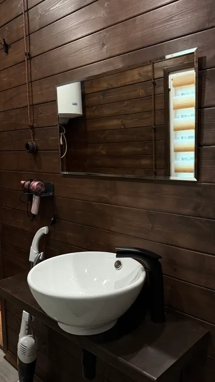 Уютный новый домик в лесу