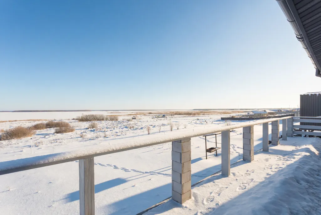 Великолепный дом с террасой и панорамным видом на водохранилище