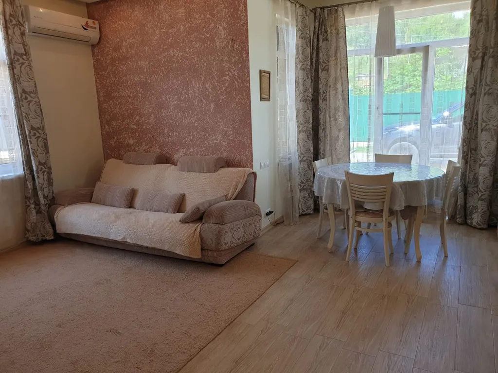 Дом недалеко от моря в лоне гор