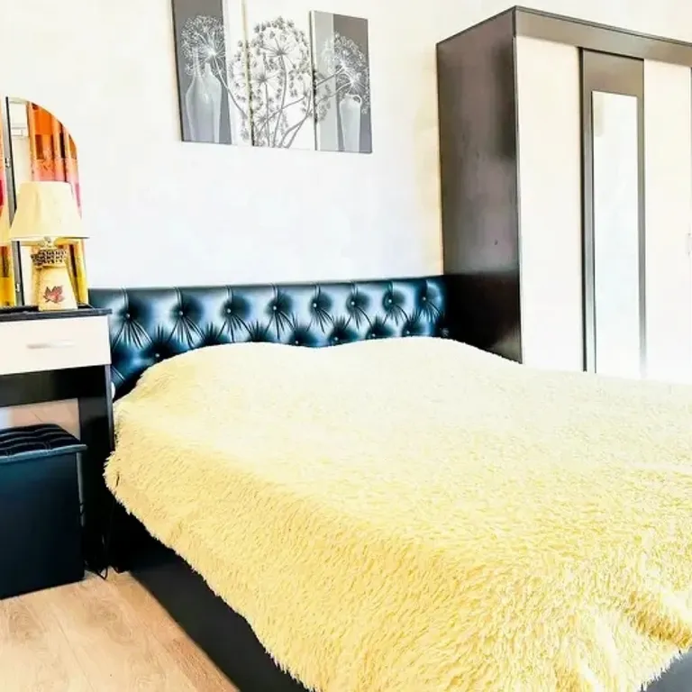 Этаж дома в центре с видом на море и горы