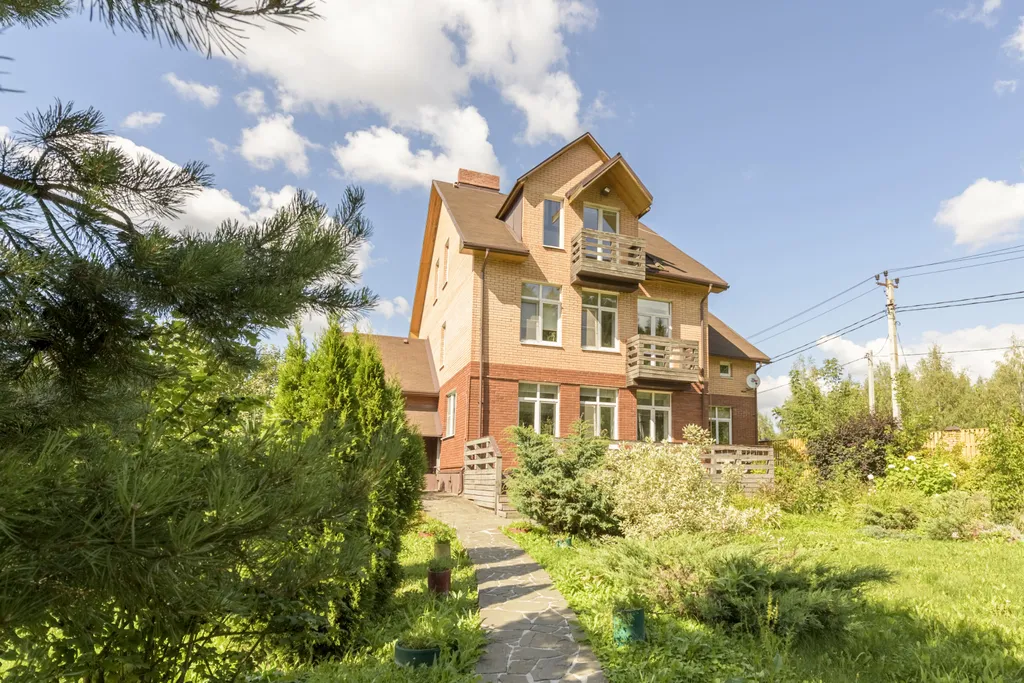 Просторный комфортабельный коттедж с баней