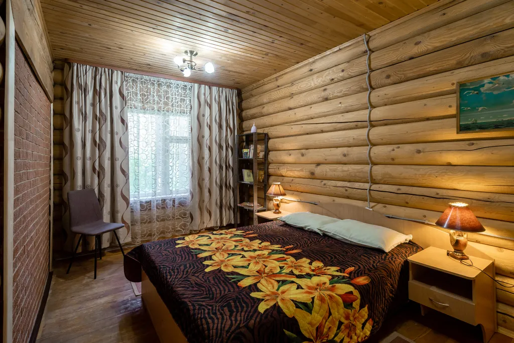 Дом 4 в  лесу у реки