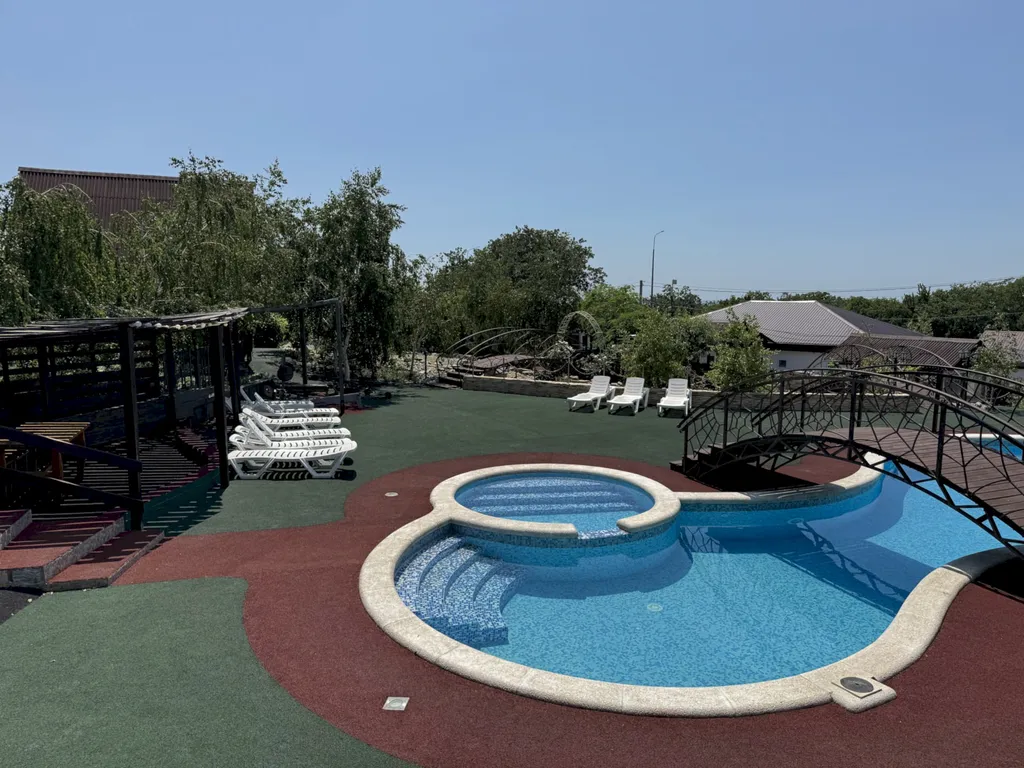 Коттедж в Кабардинке с бассейном и видом на море