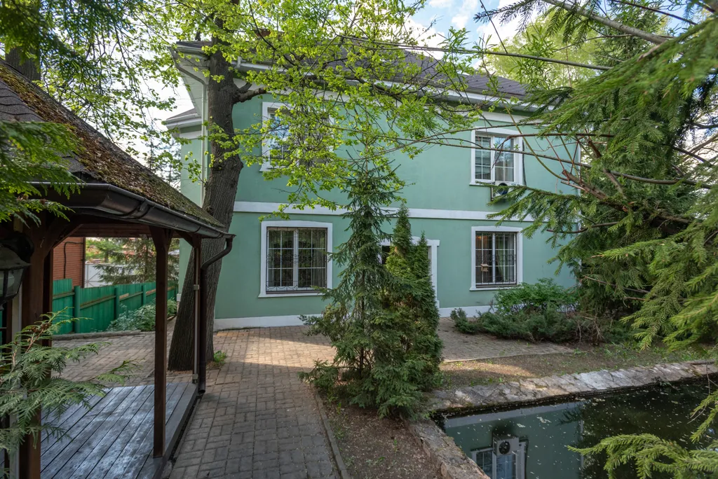 Дом на севере Москвы бассейн и сауна