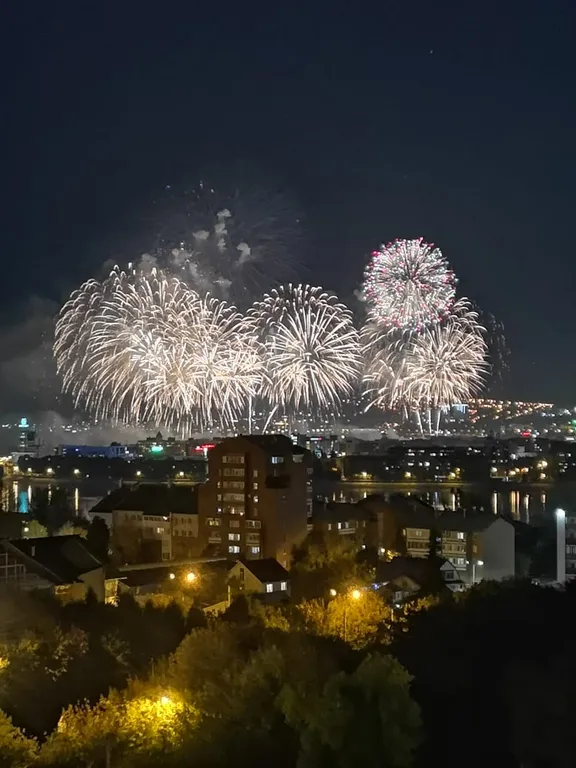 Уютнейшая студия с шикарным видом на панораму города и реку