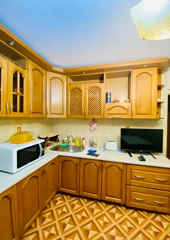 Большая 3-х комнатная квартира возле Ледовой арены в тихом районе