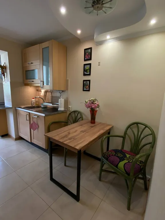 Двухкомнатная квартира с большой лоджией в центре курорта Небуг