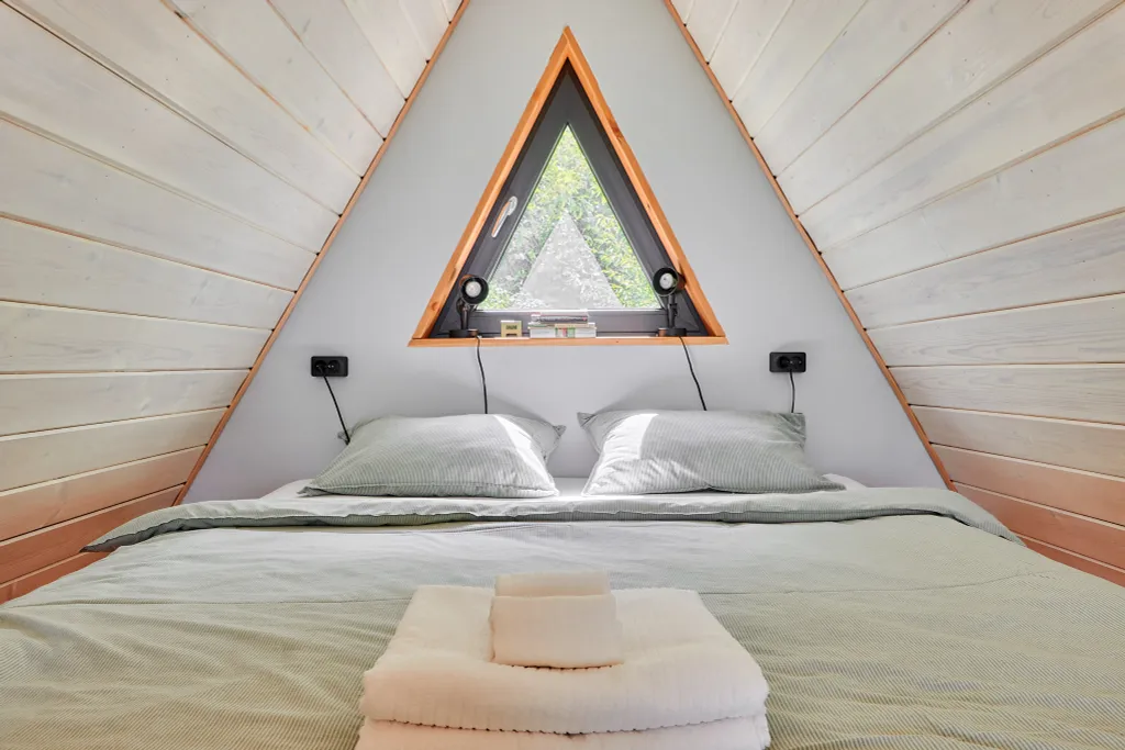 Уютная А-фрэйм хижина в горах Адыгеи