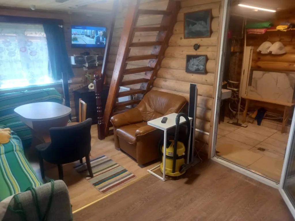 Дом с баней в лесу возле храма и озера