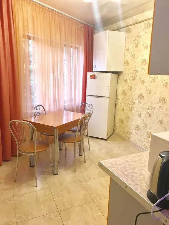 Семейный двухкомнатный номер, с двориком у моря