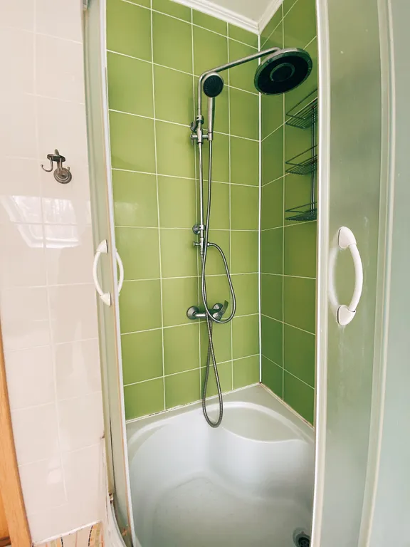 Тёплый коттедж у воды