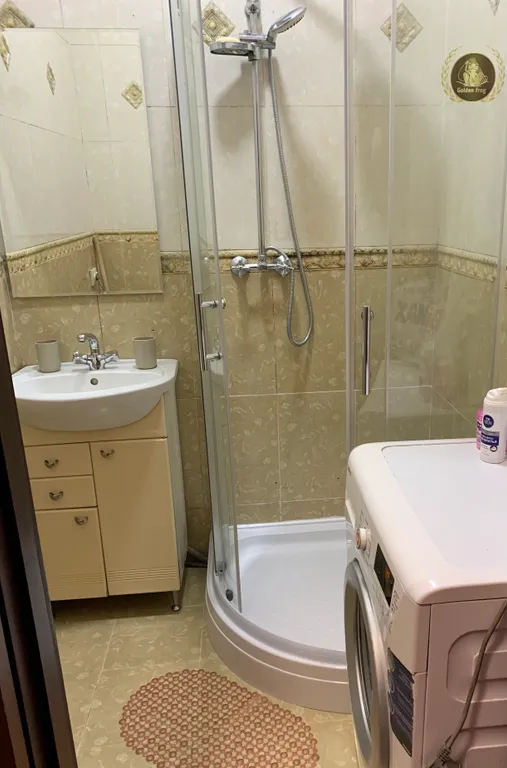 Трёхкомнатная, удобное расположение, отчетные документы.