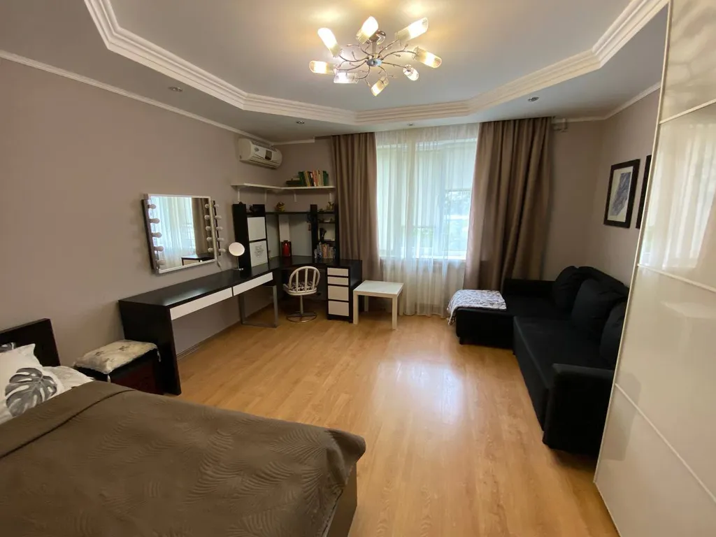 Двухкомнатная квартира с большой лоджией в центре курорта Небуг