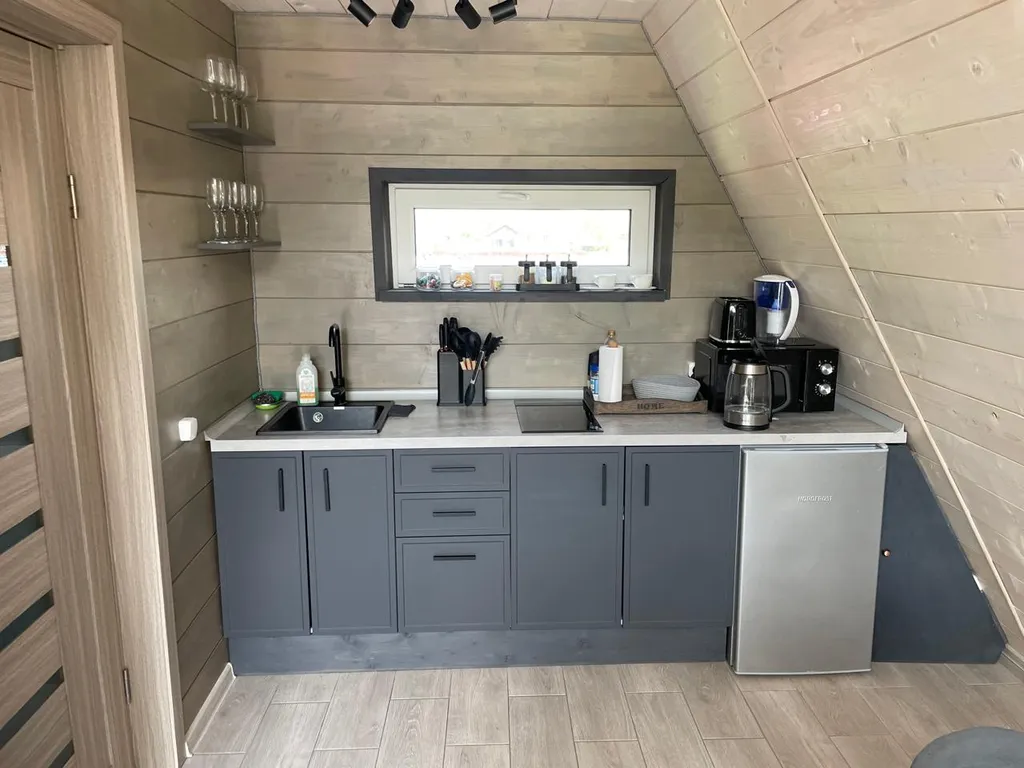 Домик в шалаше в деревне