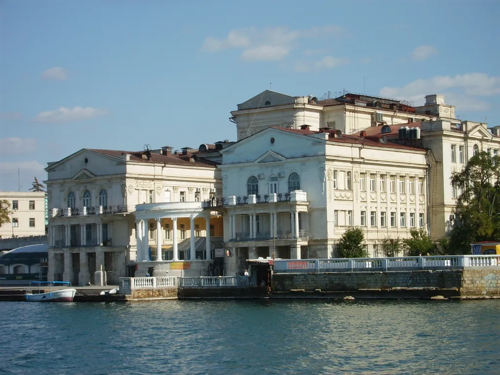 Квартира Трёхкомнатная квартира у кварцевого лучшего пляжа — Севастополь