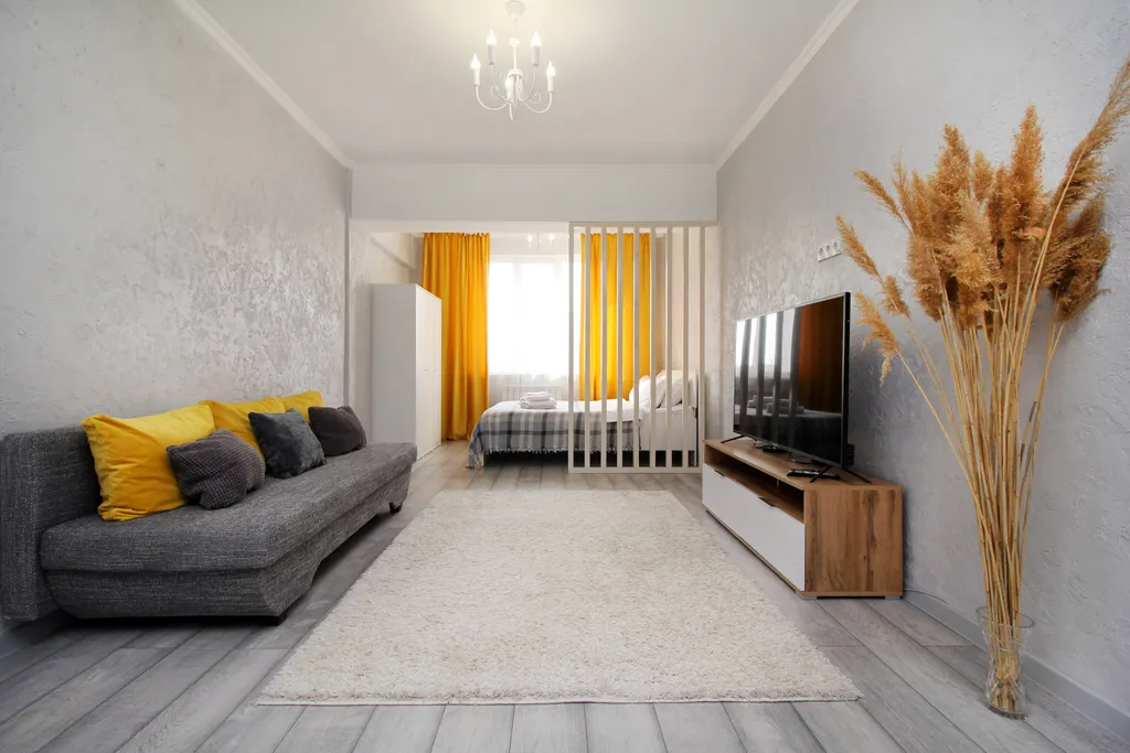 Квартира Студия, центр, с ярким акцентом — Алматы