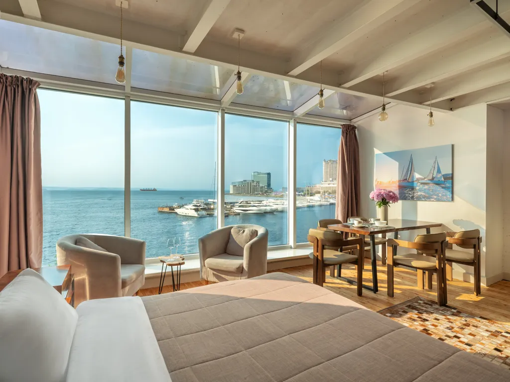 Квартира с джакузи, камином и панорамным видом на море — аренда посуточно в Владивосток