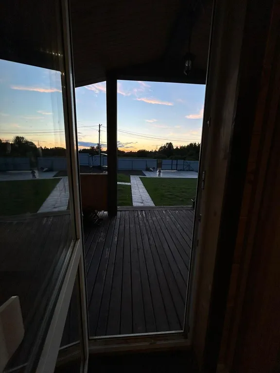 Домик около озера