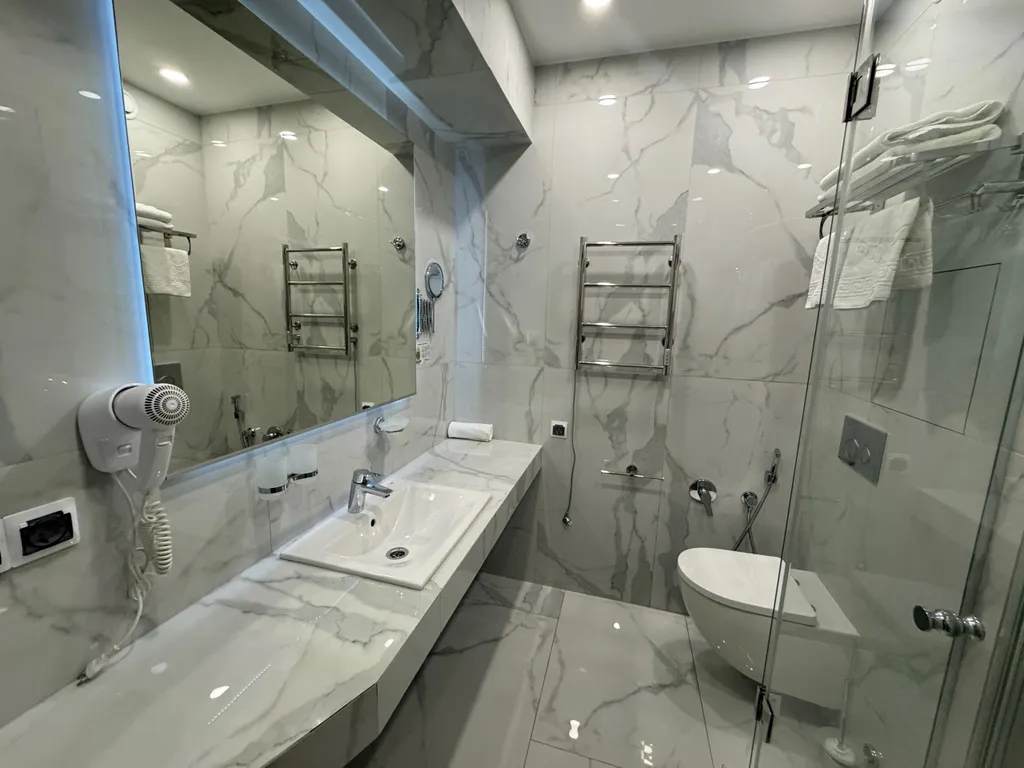 Номер Люкс в отеле Mirror на Учительской